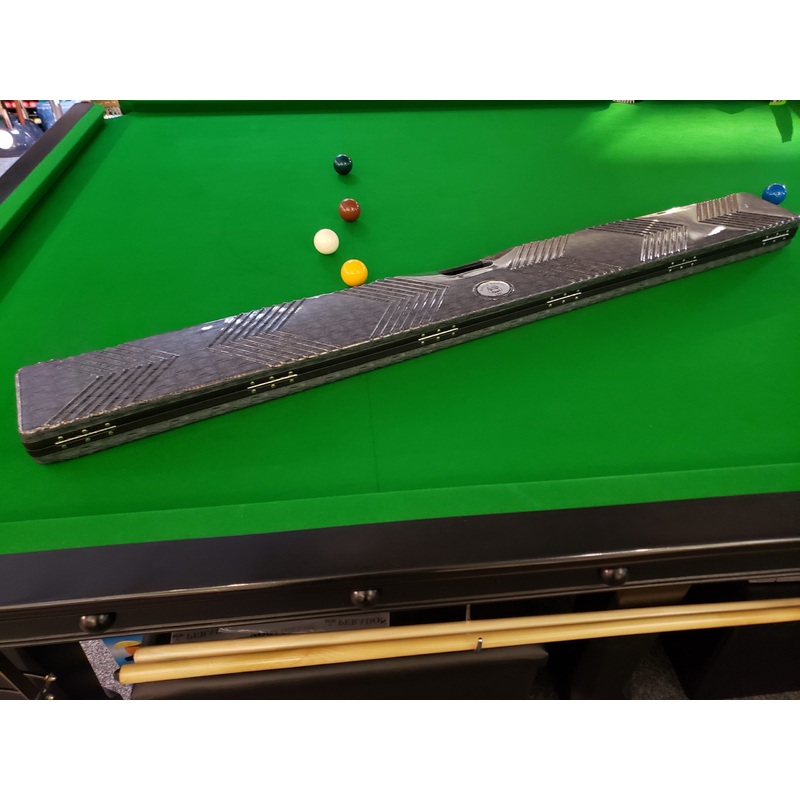 Bulldog Billiards UK Beast case for 3 x 1 piece cues, extensions and accessories Gloss Grey with Gold Flecks Finish