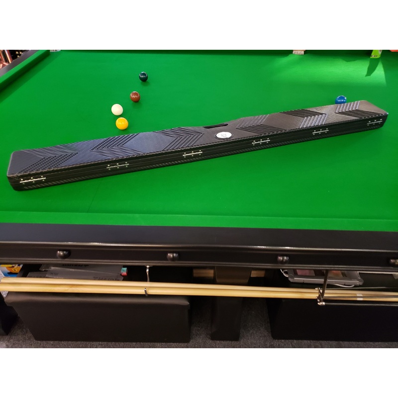 Bulldog Billiards UK Beast case for 3 x 1 piece cues, extensions and accessories Matt Black Carbon Finish