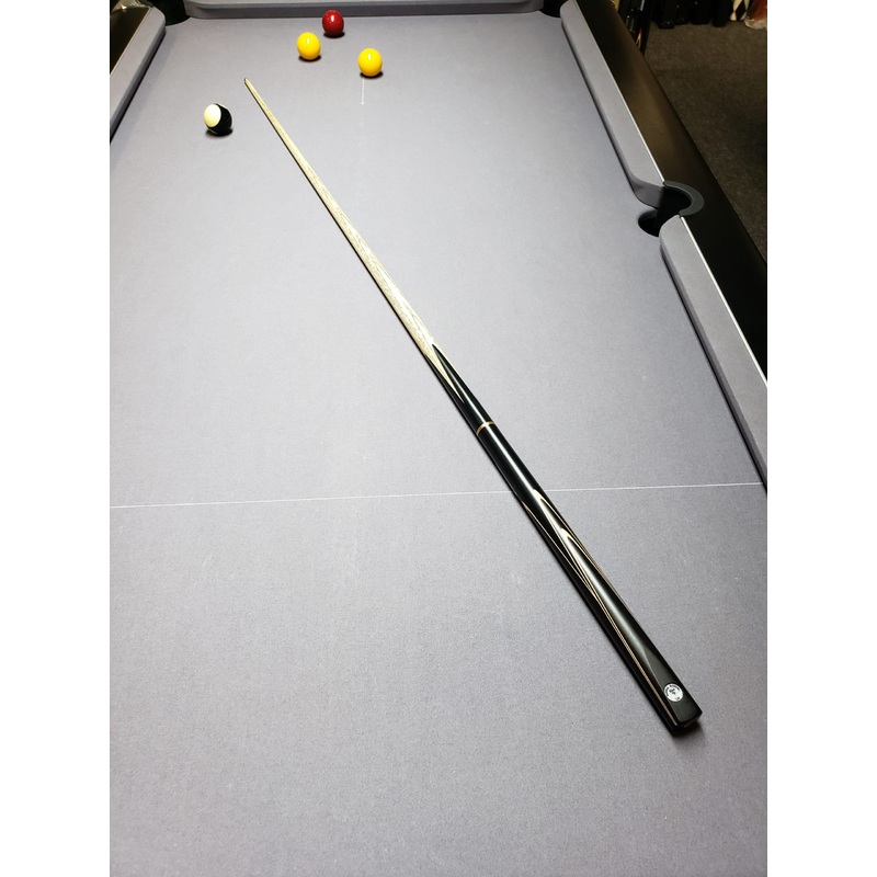 Bulldog Billiards BLACK TIP Shark pool cue from our Shark range of cues