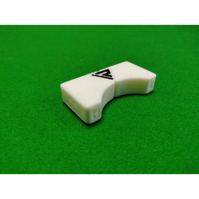Racker snooker ball marker with heads/tails break decider